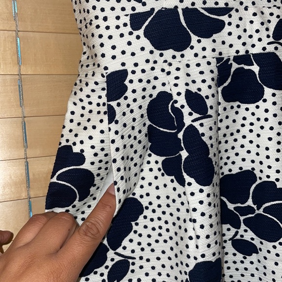 Boden Sierra Floral Print Textured Dress - Picture 6 of 12